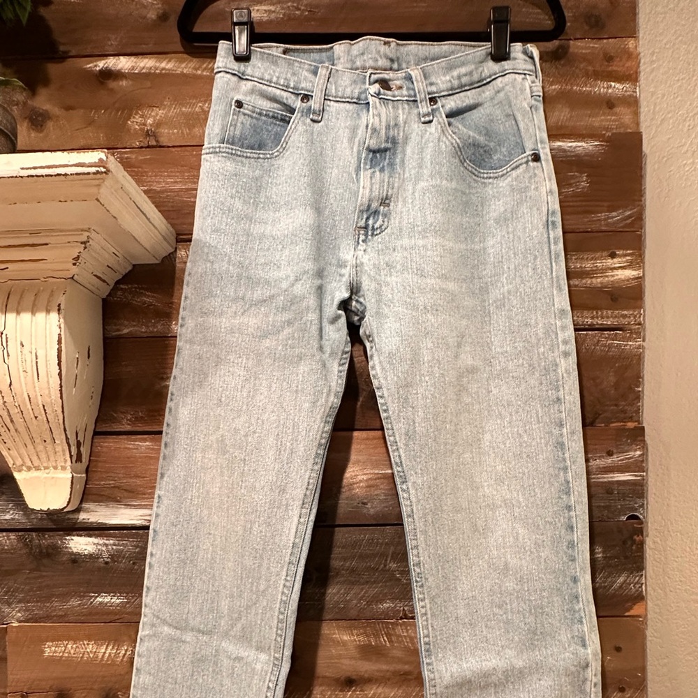 Wrangler Men's Faded Blue Straight Jeans
